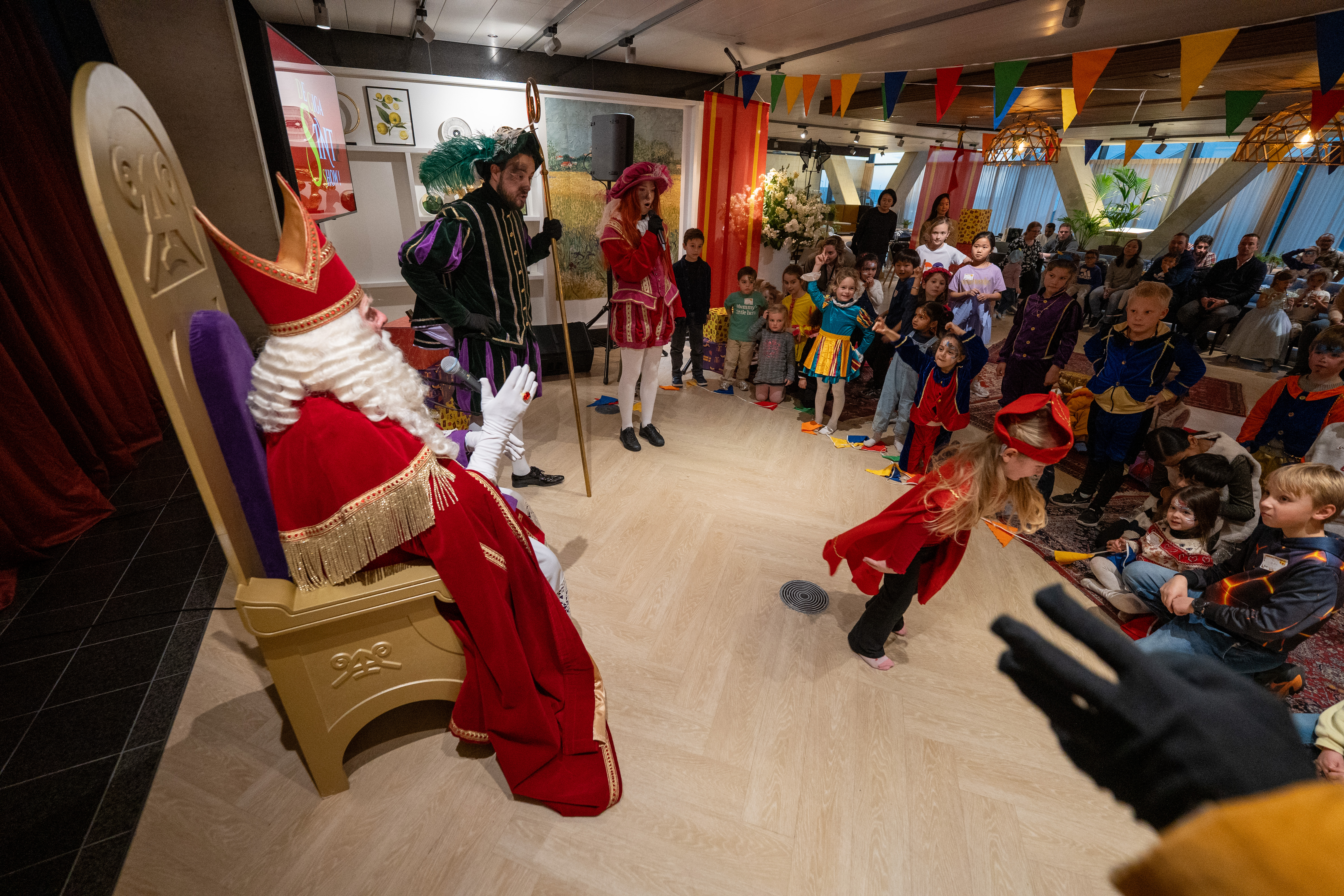 https://www.wtcschiphol.nl/wp-content/uploads/2025/10/Sinterklaas_Schiphol_4620.jpg